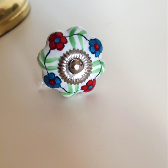 Floral cabinet/drawer knob - Picture 1 of 6